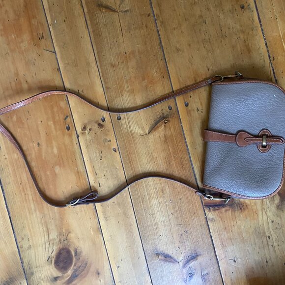 Vintage Dooney & Bourke All Weather Leather Saddle Crossbody Bag Gray Brown - Picture 3 of 6